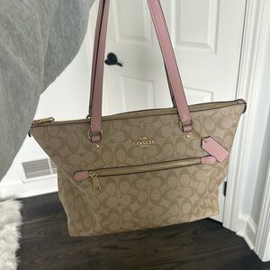 Coach purse in excellent condition, light tan with pink handles, tote size